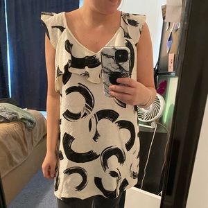 Sleeveless ruffle blouse